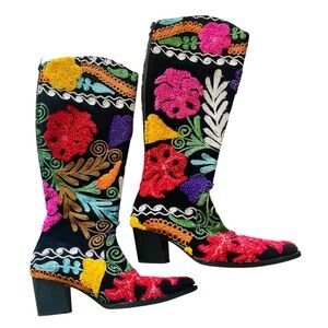 Artemis Embroidered Size Six Western Style Boots
